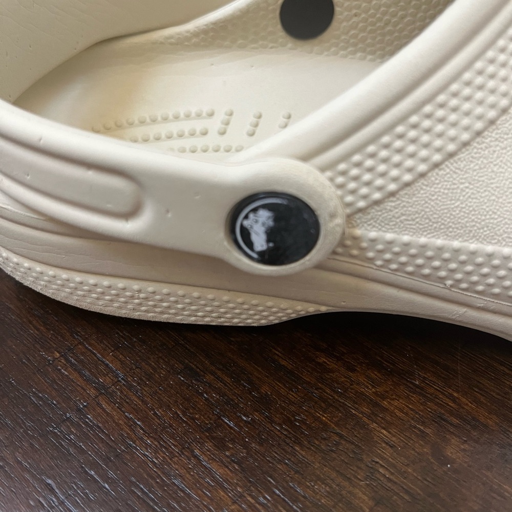 Pre-loved Crocs - Picture 3 of 9